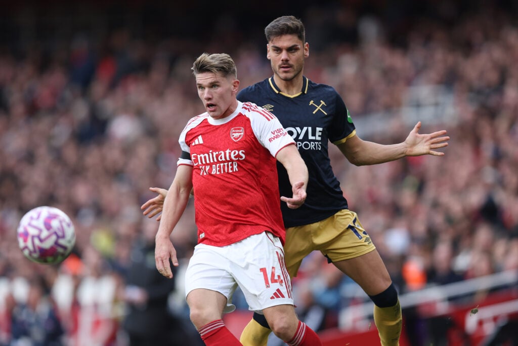 Chris Sutton predicts what the score will be between West Ham and Arsenal
