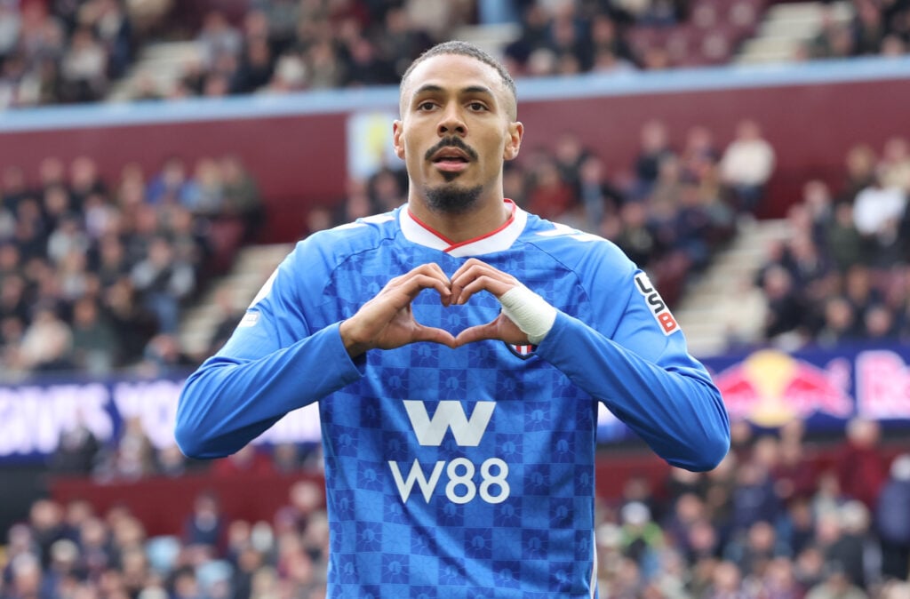 West Ham handed chance to sign Taty Castellanos upgrade as Sunderland allow striker to leave